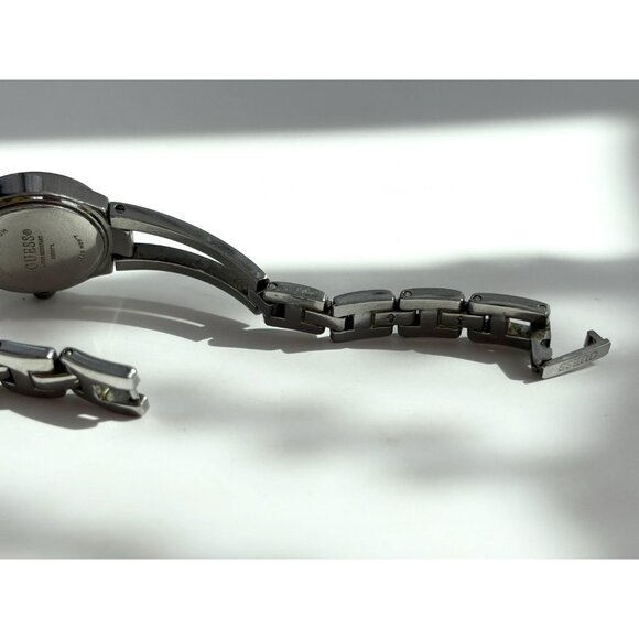 Guess Dual Toned Dual Silver Toned Ladies Vintage Wristwatch - 21mm - WORKS! - Picture 9 of 9